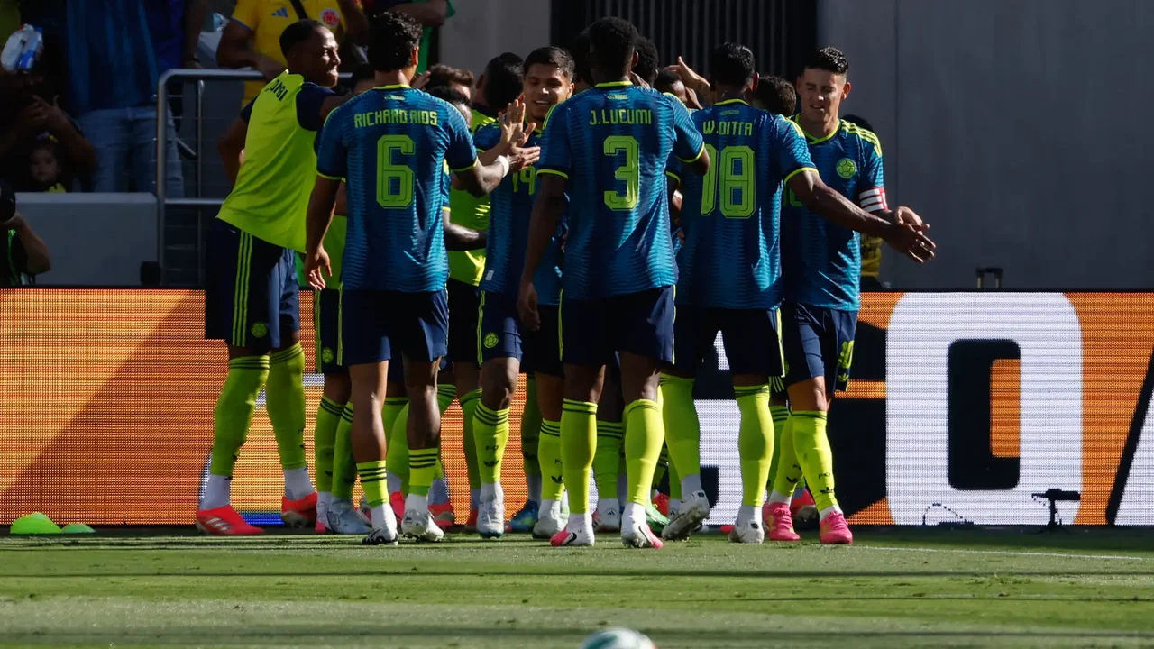 Jugador de la Selección Colombia recibió 'patada criminal' y hubo preocupación: video