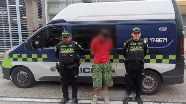 VIDEO | Así fue capturado un hombre en Transmilenio con un kilo de marihuana en el Portal de Suba VIDEO | Así fue capturado un hombre en Transmilenio con un kilo de marihuana en el Portal de Suba