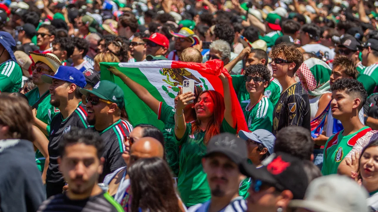 ¿Pueden deportar a influencers por grabar contenido en el Mundial? Esto dicen las autoridades
