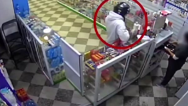 Capturan en Suba a presunto responsable de robos a droguerías y papelerías: tenía brazalete Capturan en Suba a presunto responsable de robos a droguerías y papelerías: tenía brazalete