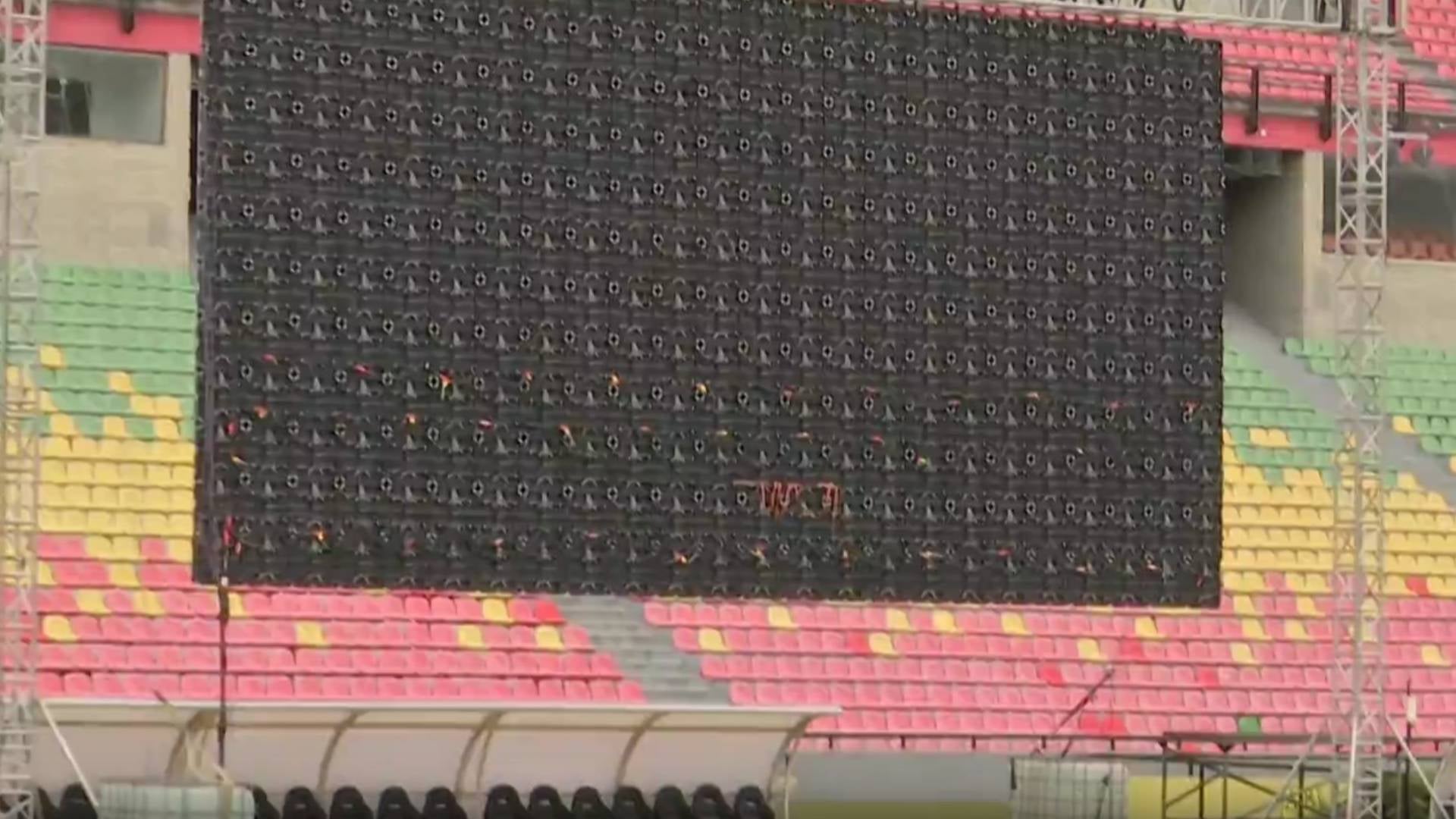 Pantallas gigantes en el estadio de Bucaramanga