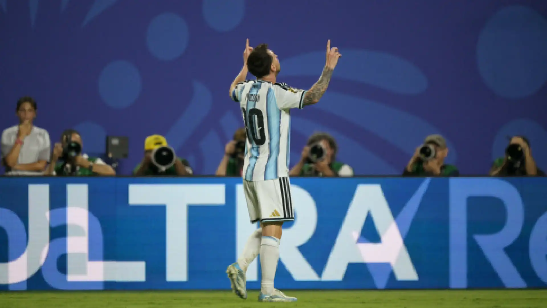 VIDEO | Messi firma doblete ante Argelia y acerca a Argentina a la victoria