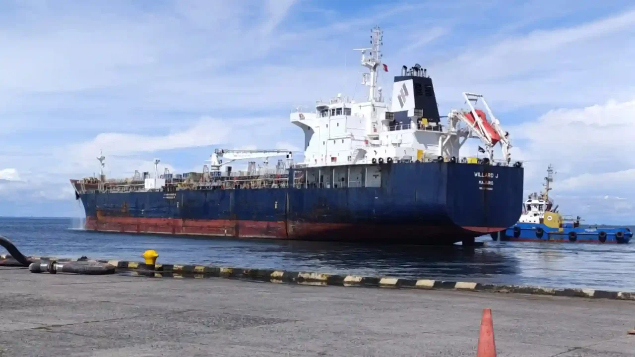 Tumaco recibió 103.000 barriles de combustible desde Cartagena para garantizar abastecimiento