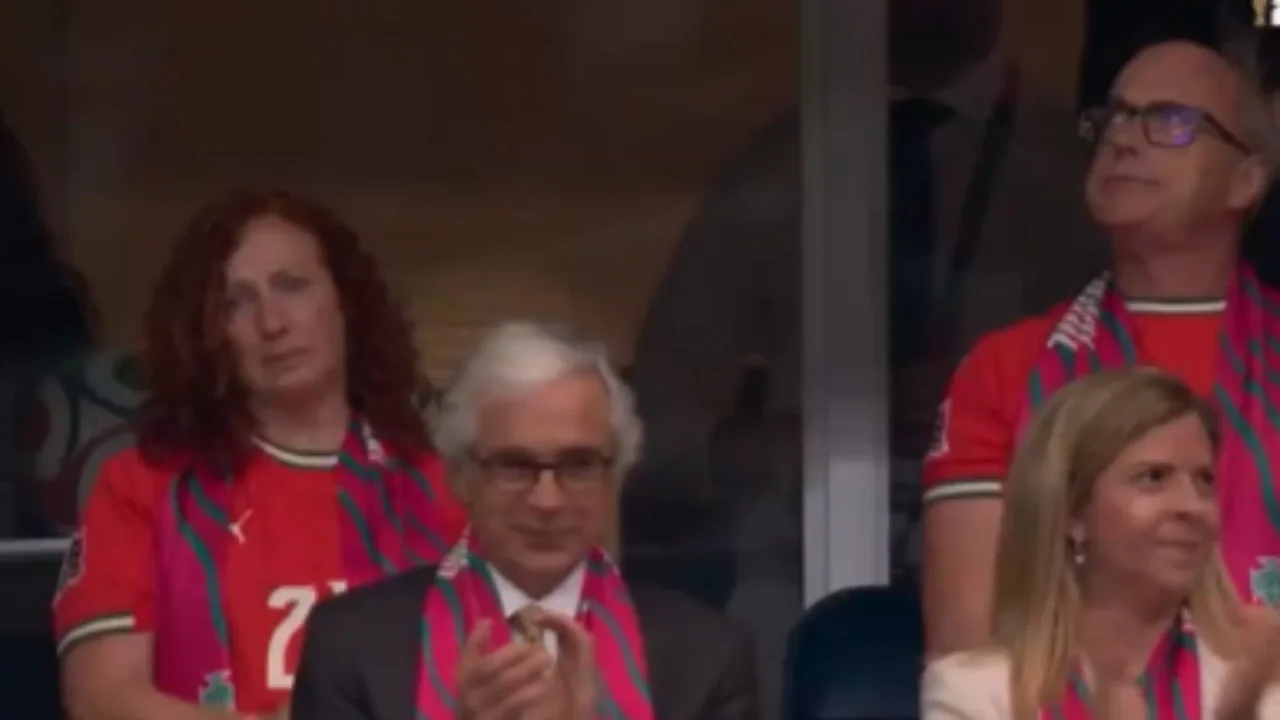 La conmovedora imagen de los papás de Diogo Jota en el debut de Portugal en el Mundial