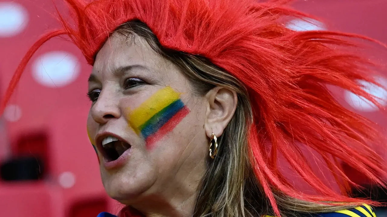 ¡El himno de Colombia volvió a sonar en un Mundial! Así cantaron miles de hinchas en el estadio Azteca