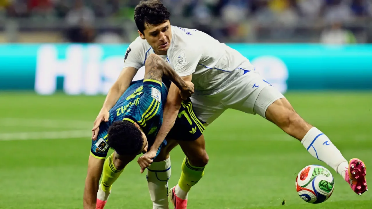 Se reveló qué pasó finalmente con el camarógrafo que se lesionó en el Colombia vs. Uzbekistán, por el Mundial