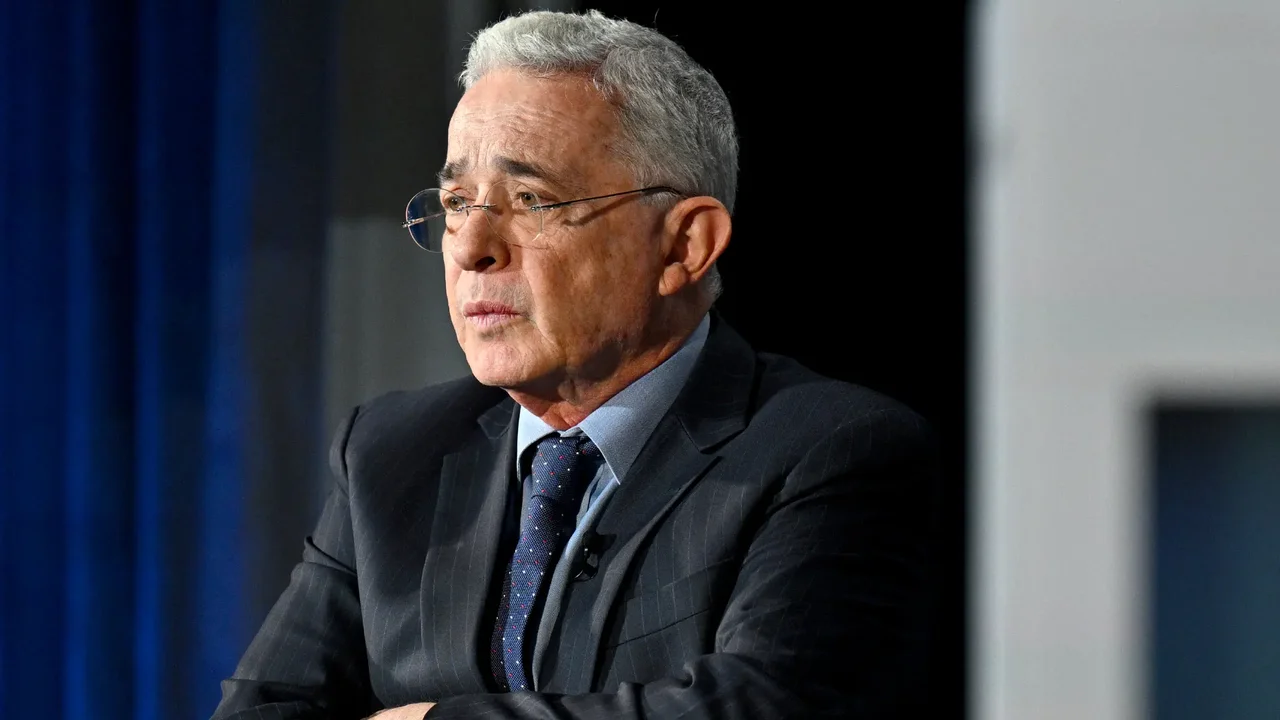 Fiscalía abre investigación contra Álvaro Uribe por presunta conformación de grupos paramilitares
