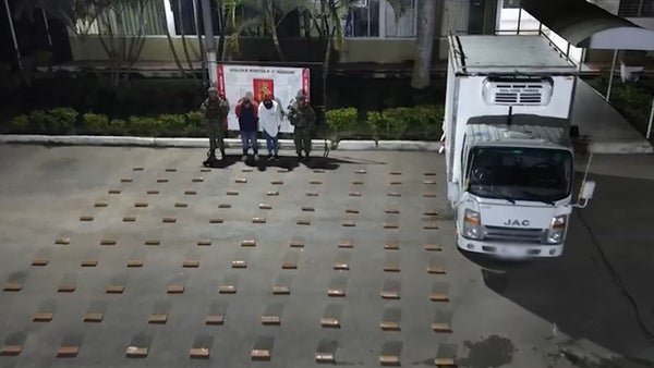 Capturan a dos personas con cargamento de cocaína en furgón en Huila Capturan a dos personas con cargamento de cocaína en furgón en Huila