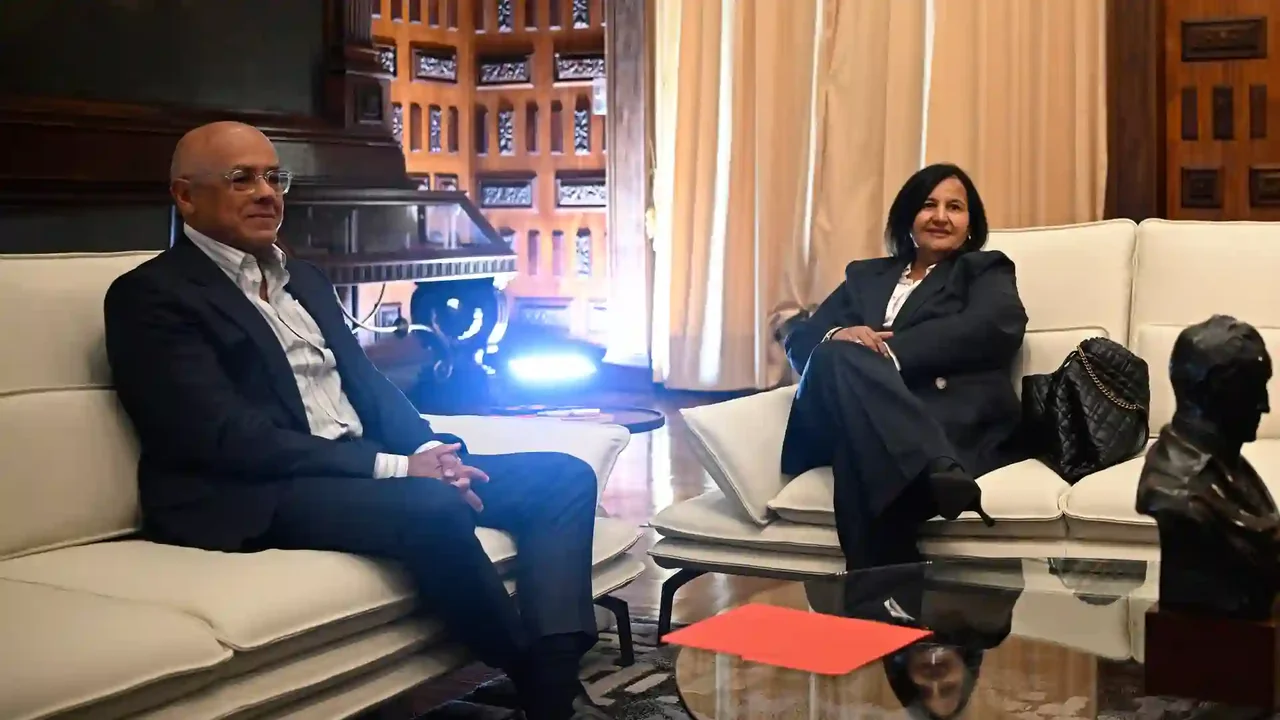 Así fue la reunión de la presidenta (2015) de la AN Dinorah Figuera con Jorge Rodríguez en Venezuela