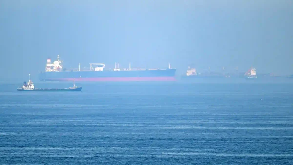 Irán cierra nuevamente el estrecho de Ormuz por ataques israelíes en el Líbano: ¿Se acabó el acuerdo? Irán cierra nuevamente el estrecho de Ormuz por ataques israelíes en el Líbano: ¿Se acabó el acuerdo?