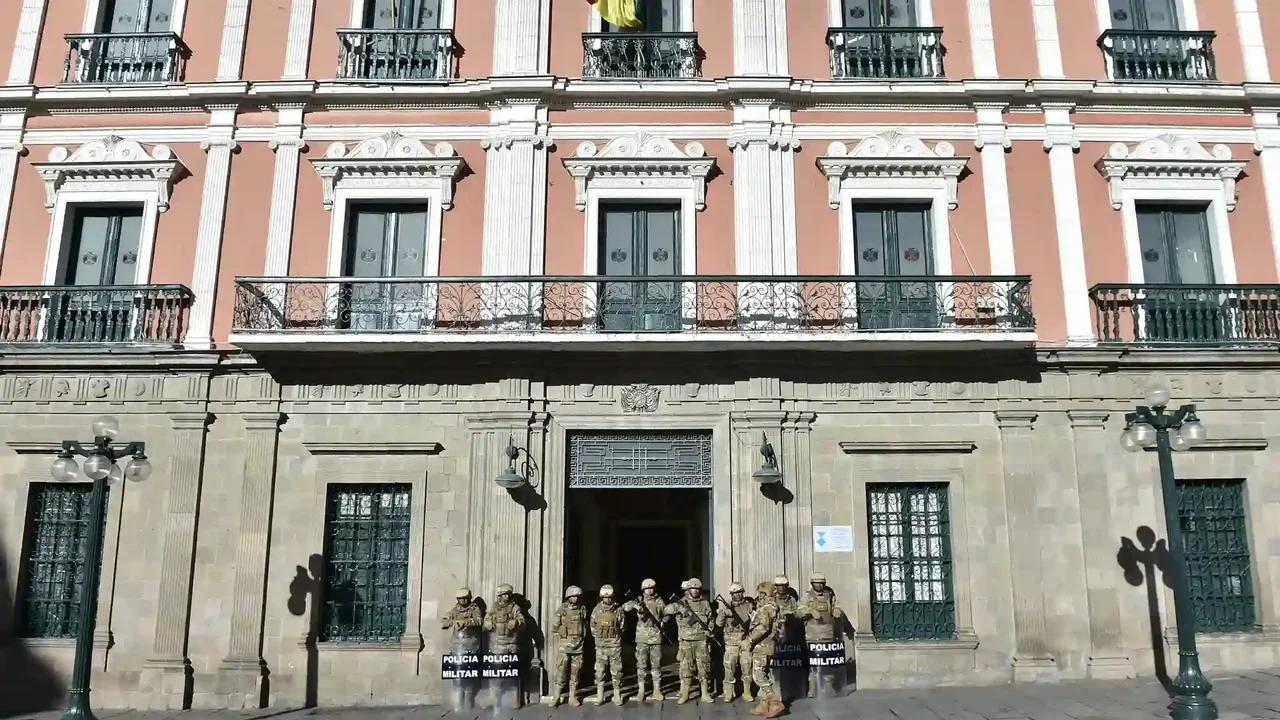 Bolivia declara estado de excepción durante 90 días tras más de un mes de protestas