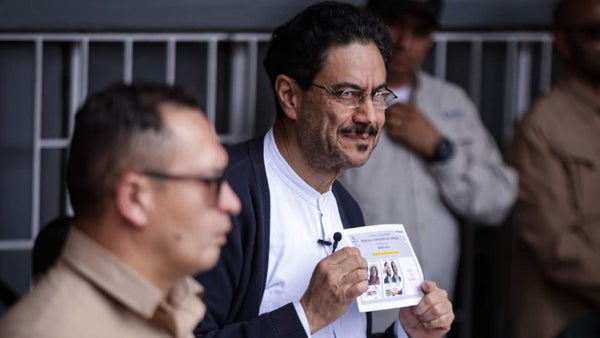 Iván Cepeda ejerció su derecho al voto en Bogotá Iván Cepeda ejerció su derecho al voto en Bogotá