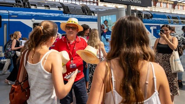 Francia en alerta roja por temperaturas extremas de hasta 43ºC Francia en alerta roja por temperaturas extremas de hasta 43ºC