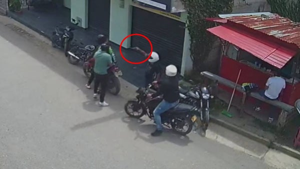 VIDEO | Fuerte grabación mostró un presunto secuestro en Cajibío: víctima fue subida a una moto