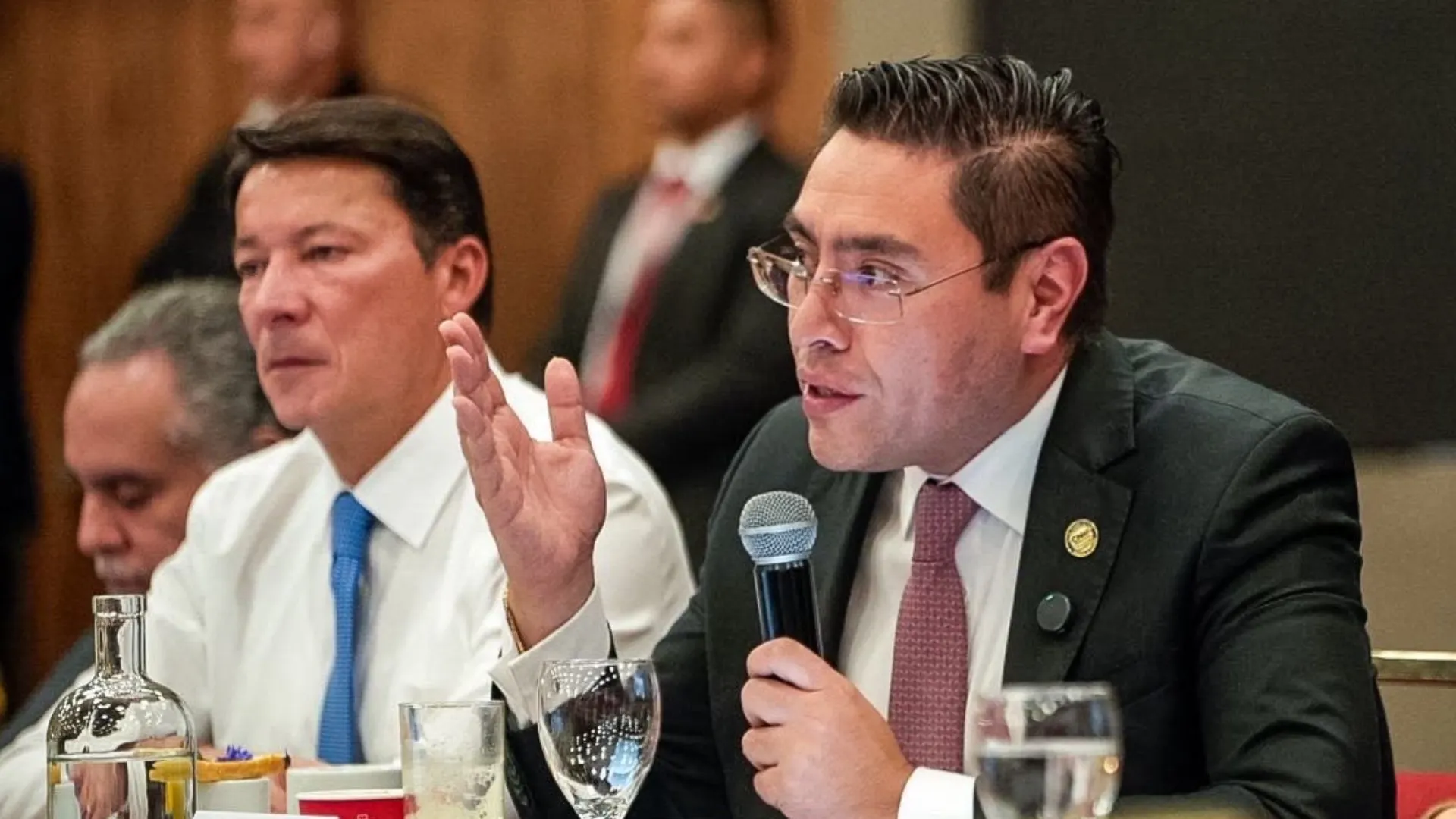Presidente del CNE Carlos Quiroz
