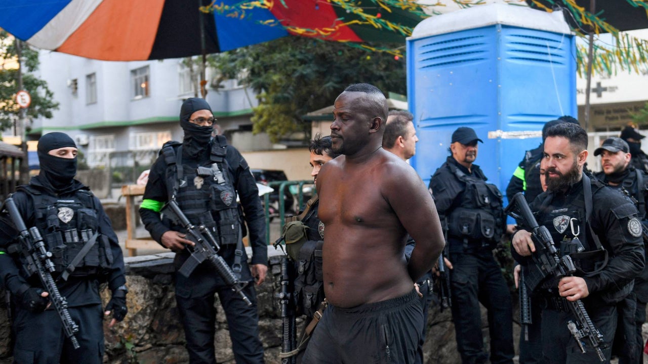 Turistas quedaron atrapados en una favela en medio de un operativo contra narcos en Río de Janeiro