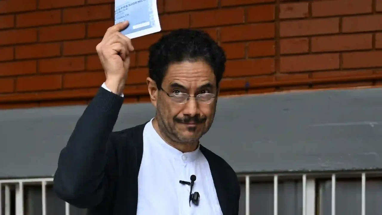 Iván Cepeda: "He decidido aceptar el resultado. Abelardo de la Espriella es el nuevo presidente"