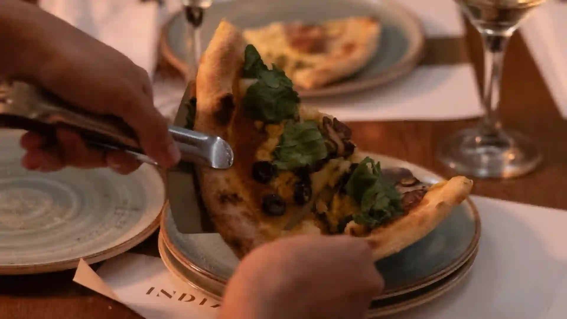 La apuesta gastronómica que transforma la pizza italiana y conquista la cocina de autor