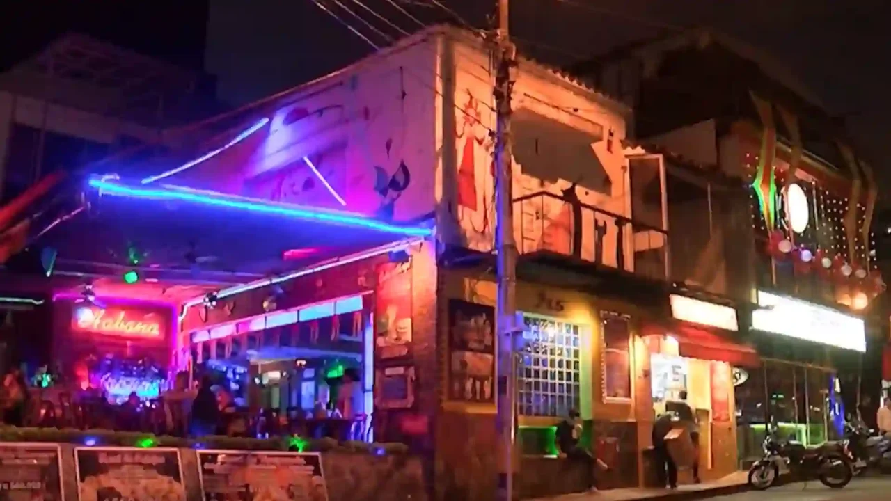 Hallan muerto a estadounidense que había estado con damas de compañía en un hotel de Medellín