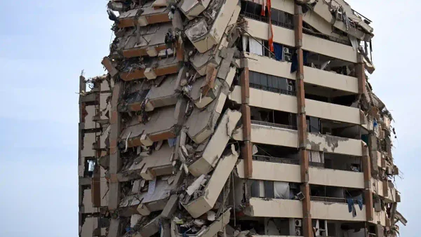 + VIDEOS | El horror del momento en que ocurrió el doble terremoto que sacudió a Venezuela