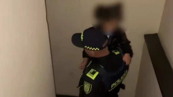 Rescatan a niña de 3 años abandonada en vivienda de Los Mártires, en Bogotá Rescatan a niña de 3 años abandonada en vivienda de Los Mártires, en Bogotá