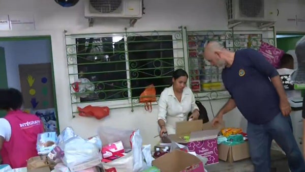 Venezolano en Cartagena convierte su gimnasio en centro de acopio para damnificados por el doble terremoto