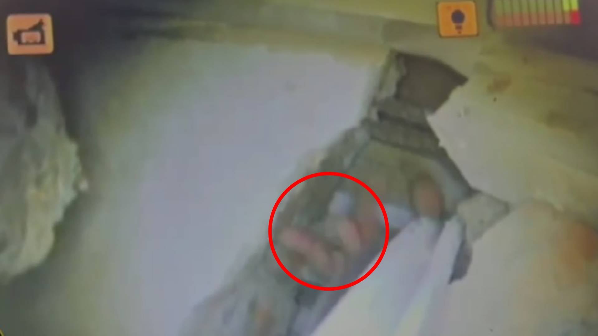 Rescatan con vida a hombre sepultado en Venezuela