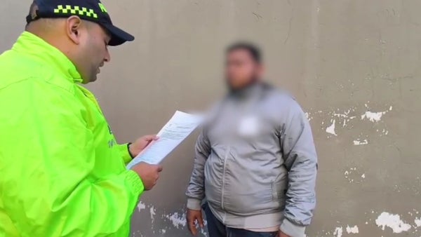 Capturan a hombre acusado de abusar sexualmente de sus tres hijastras en Bogotá Capturan a hombre acusado de abusar sexualmente de sus tres hijastras en Bogotá