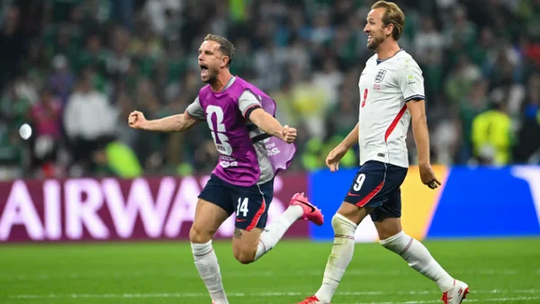 Jordan Henderson sufrió aparatosa caída tras el triunfo de Inglaterra: así terminó en el hospital