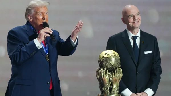 Trump admite que habló con la FIFA por la expulsión de Balogun: video Trump admite que habló con la FIFA por la expulsión de Balogun: video