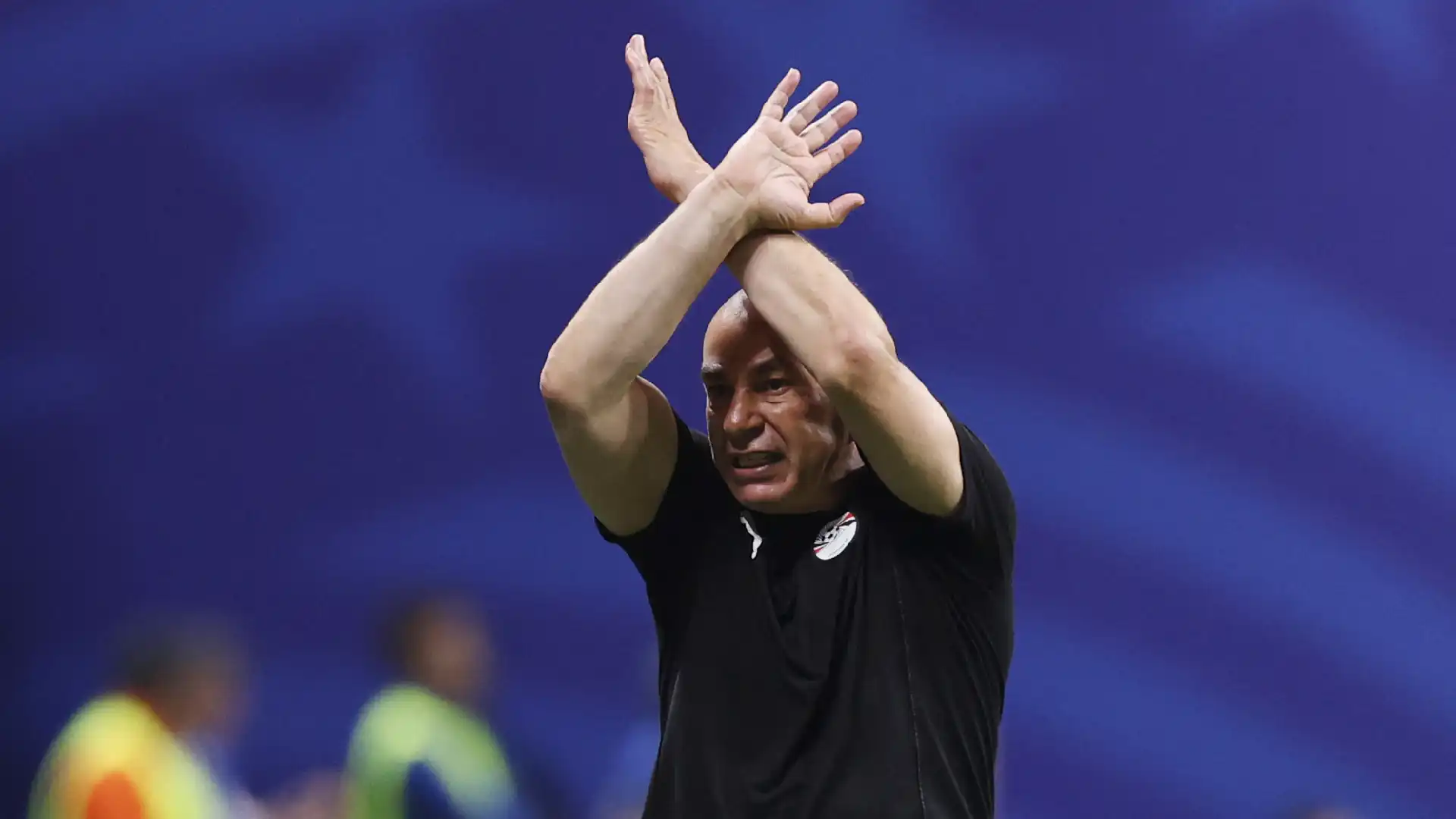 ¿Qué significa el gesto de Hossam Hassan? DT de Egipto desató polémica mundial tras perder con Argentina
