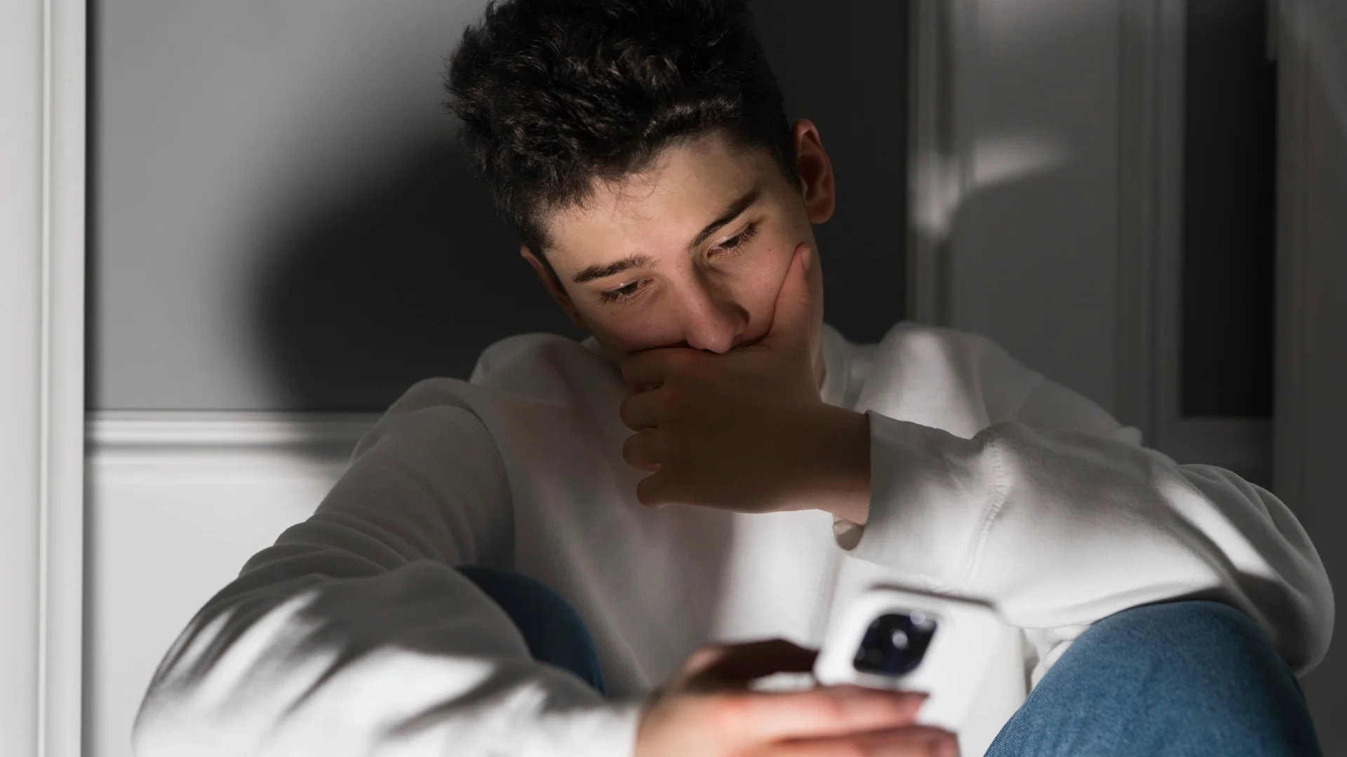 Persona adicta a las redes sociales