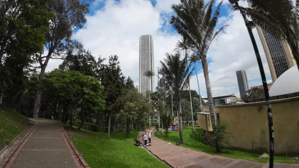 Bogotá hace historia con el partido de fútbol más alto de la región en la Torre Colpatria Bogotá hace historia con el partido de fútbol más alto de la región en la Torre Colpatria
