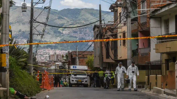 Asesinó a puñaladas a su hermano, envolvió el cuerpo en una lona y lo botó en un basurero Asesinó a puñaladas a su hermano, envolvió el cuerpo en una lona y lo botó en un basurero