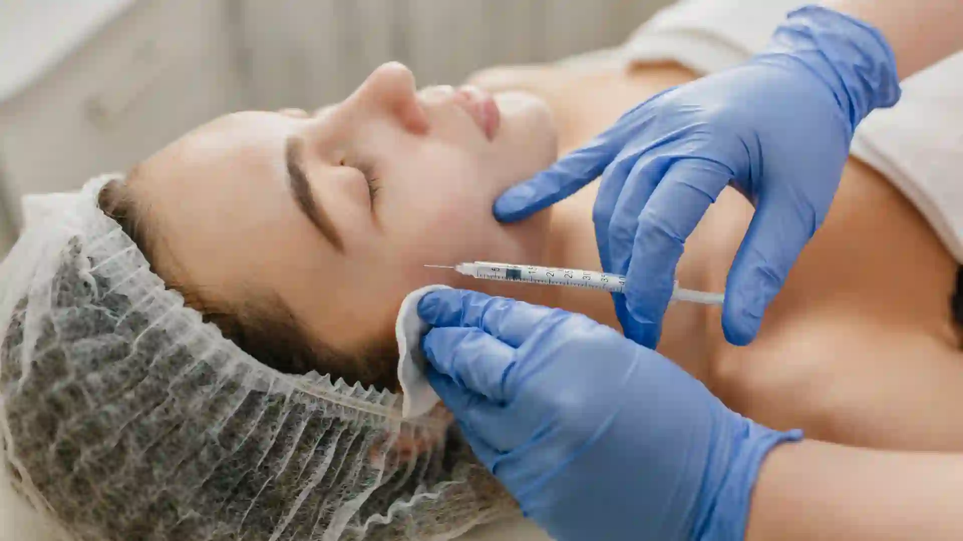 Qué es lo que realmente hace el bótox en el rostro: ¿Rellena o paraliza arrugas?