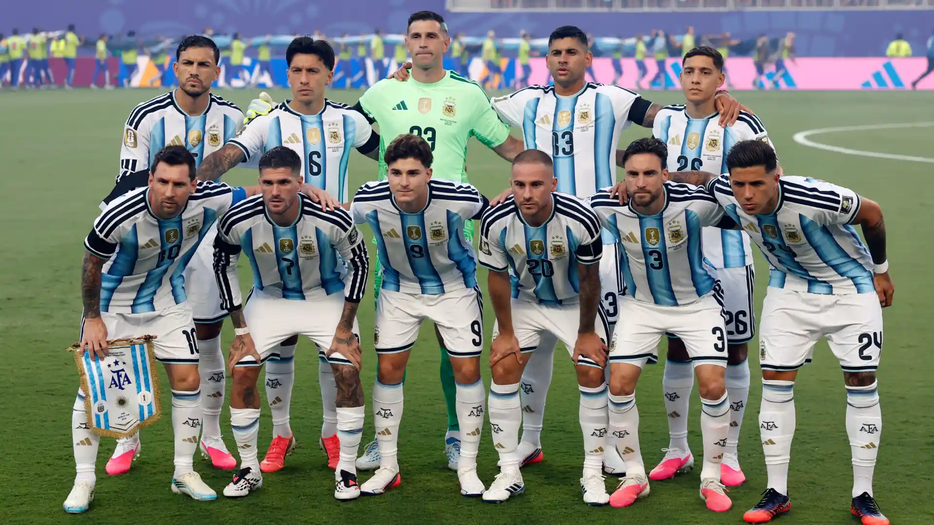 ¿Por qué jugadores de Argentina usan brazalete negro en partido contra Suiza?