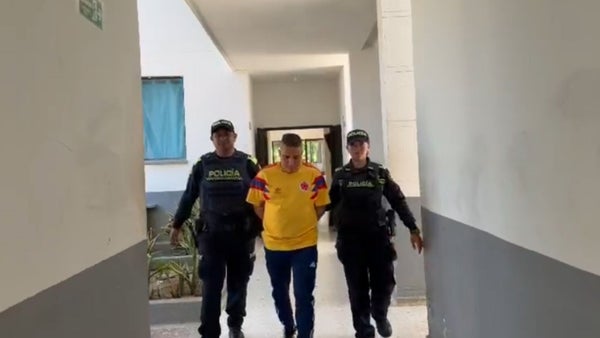 Capturan a 'Andresito', presunto integrante de 'Los Costeños': viajaba con su familia rumbo a Tolú Capturan a 'Andresito', presunto integrante de 'Los Costeños': viajaba con su familia rumbo a Tolú