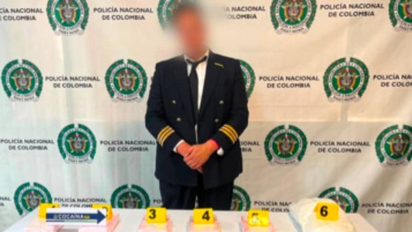 Falso piloto en El Dorado intentó viajar a España con 10 kilos de cocaína pegados al cuerpo