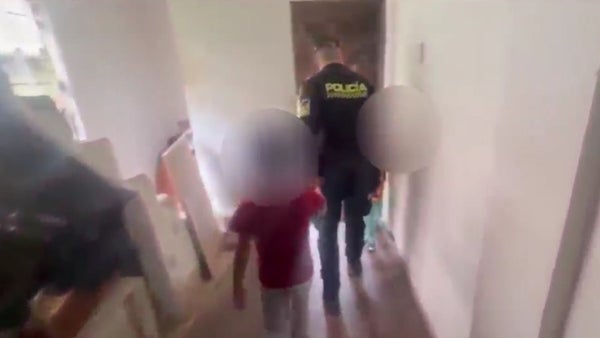 Policía rescata a tres menores en presunto estado de abandono en Kennedy Policía rescata a tres menores en presunto estado de abandono en Kennedy