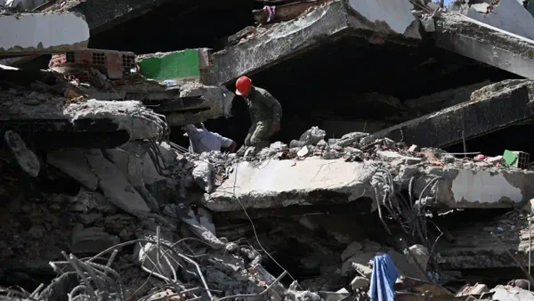 ¡Devastador! Venezuela contabiliza más de 5.000 muertos tras el doble terremoto en La Guaira y Caracas ¡Devastador! Venezuela contabiliza más de 5.000 muertos tras el doble terremoto en La Guaira y Caracas