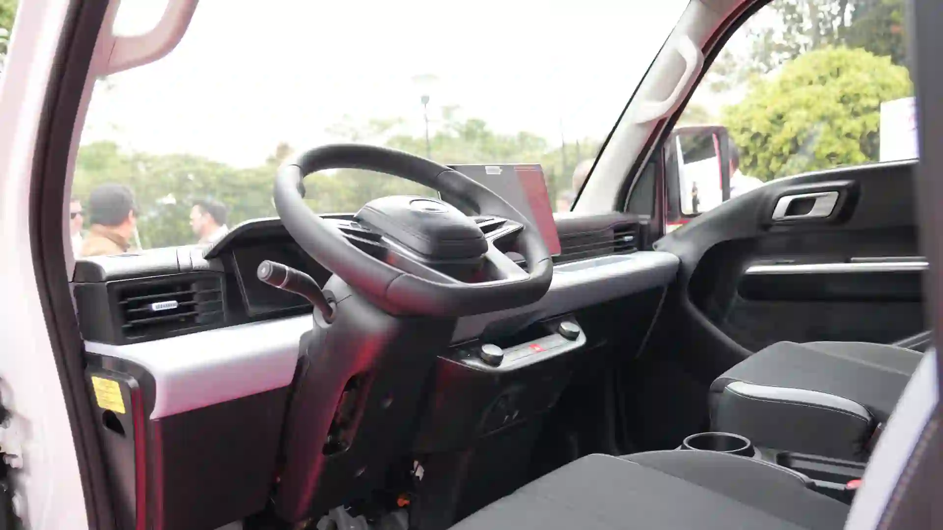 Con hasta 300 kilómetros de autonomía estos son los nuevos camiones eléctricos que llegan a Colombia