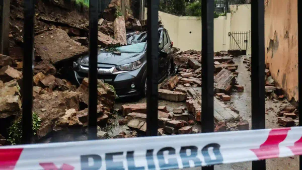 Aterradoras lluvias en Chile dejan cuatro muertos y más de 500 damnificados Aterradoras lluvias en Chile dejan cuatro muertos y más de 500 damnificados
