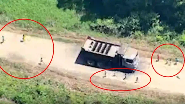 VIDEO | Niños jugaron alrededor de una ‘volqueta bomba’ sin detonar, en Tame, Arauca