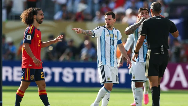 Salió a la luz la conversación que Messi tuvo con Cucurella cuando lo acusó de taparse la boca: VIDEO VIRAL Salió a la luz la conversación que Messi tuvo con Cucurella cuando lo acusó de taparse la boca: VIDEO VIRAL