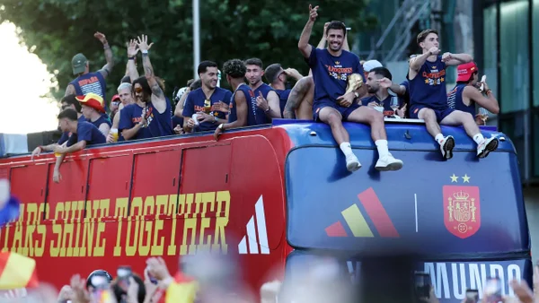 Euforia en Madrid: así fue recibida la Selección España tras convertirse en los campeones del mundo Euforia en Madrid: así fue recibida la Selección España tras convertirse en los campeones del mundo
