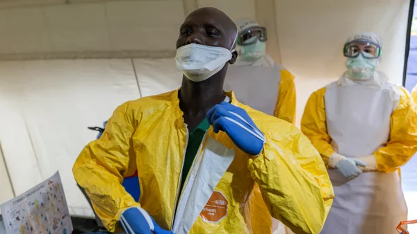 La OMS alerta por el avance del ébola tras superar las 1.000 muertes en África La OMS alerta por el avance del ébola tras superar las 1.000 muertes en África