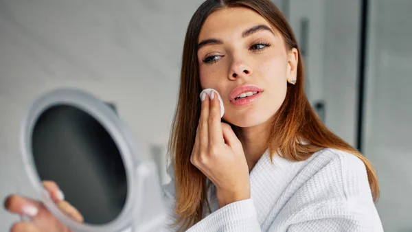 Invima prohíbe la venta de dos cosméticos comercializados ilegalmente en redes sociales Invima prohíbe la venta de dos cosméticos comercializados ilegalmente en redes sociales