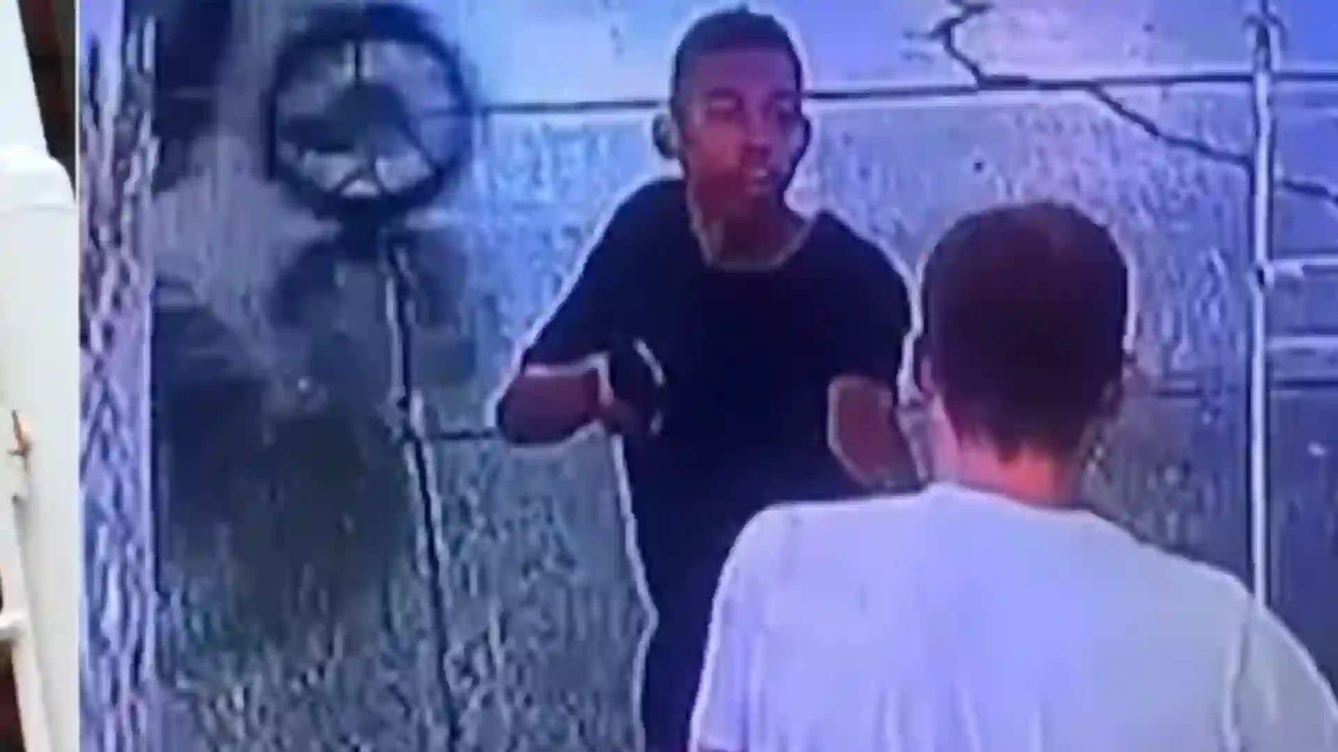 Le disparó en la cara cuando el anillo que le estaba robando se le quedó atascado en el dedo