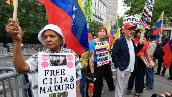 Banderas de EE. UU. e Israel ardieron en Caracas: chavistas protestaron por la captura de Maduro Banderas de EE. UU. e Israel ardieron en Caracas: chavistas protestaron por la captura de Maduro