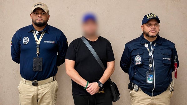 Mexicano pretendía esconderse en Colombia tras un feminicidio, pero lo descubrieron en el aeropuerto Mexicano pretendía esconderse en Colombia tras un feminicidio, pero lo descubrieron en el aeropuerto